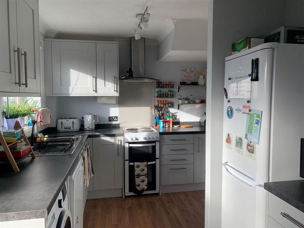 Property photo 3 of 7 Kitchen.Jpg