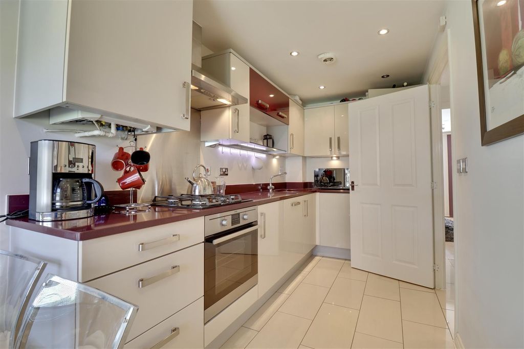 Property photo 2 of 24 D8C783E6-C633-4D05-A93B-6217Abf56161_1_201_A.Jpeg