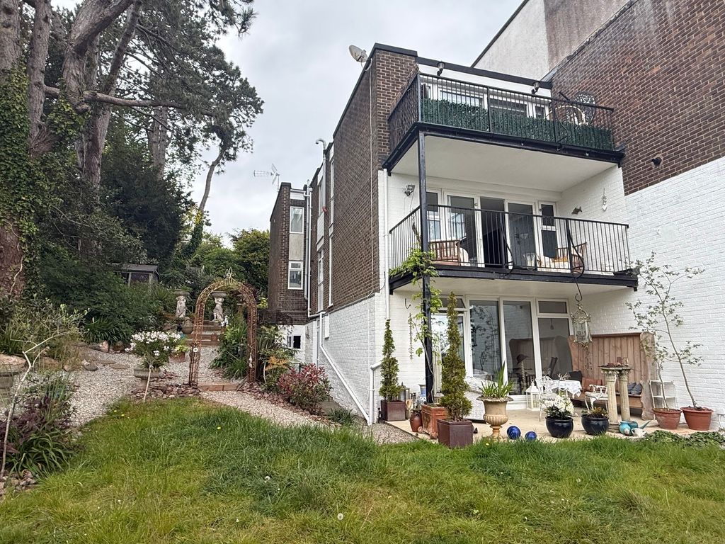 Property photo 3 of 31