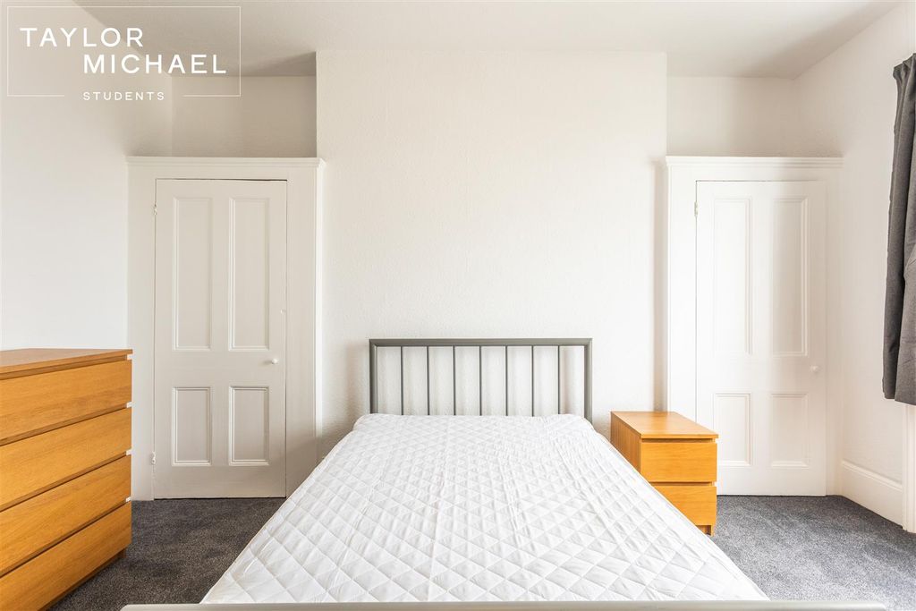 Property photo 2 of 10 Room