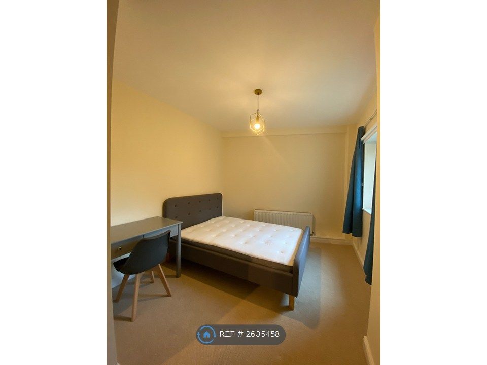 Property photo 3 of 5 Room 2
