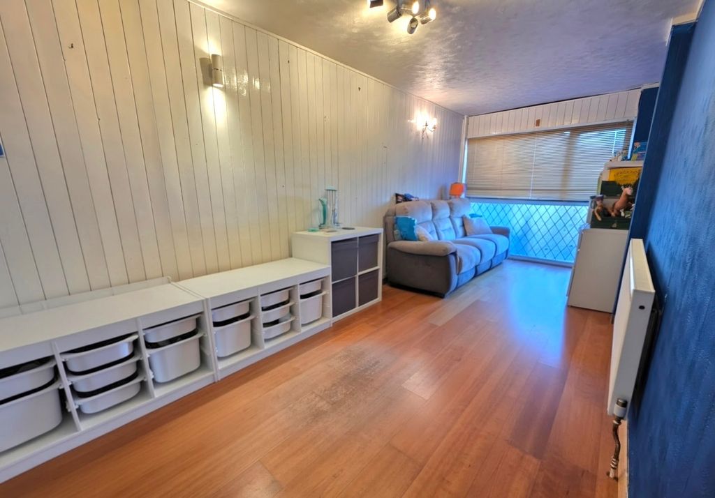 Property photo 3 of 22 Playroom/Reception 2