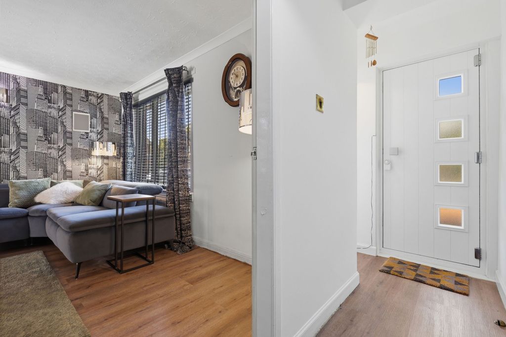 Property photo 2 of 27