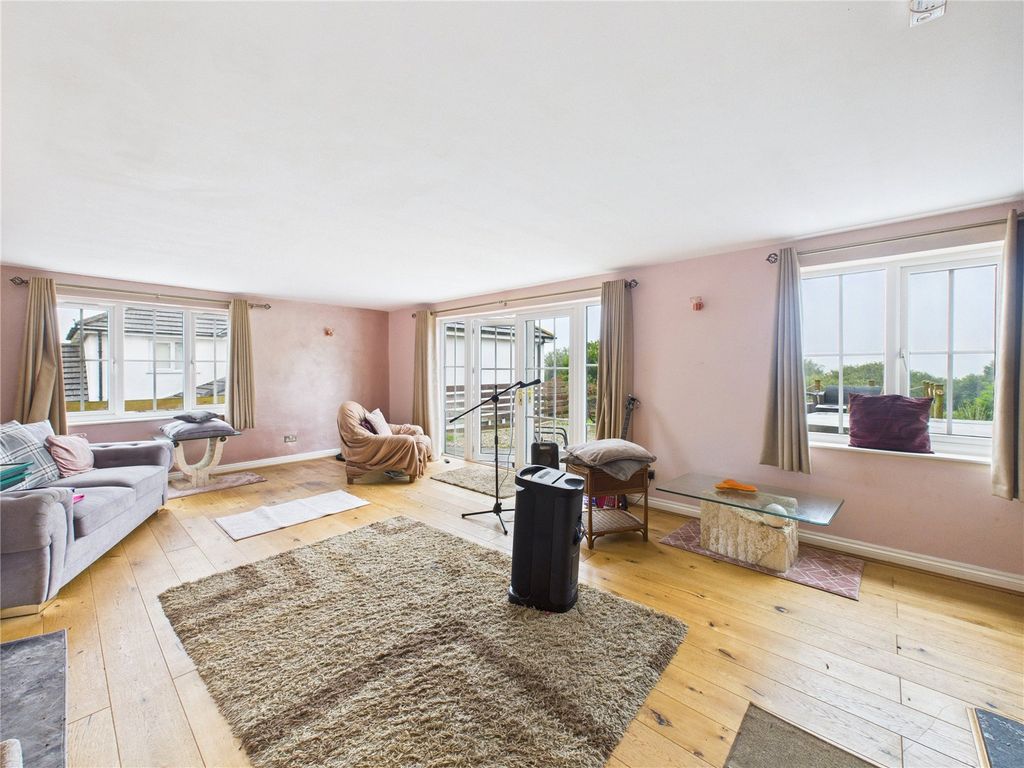 Property photo 3 of 19 Picture No. 03