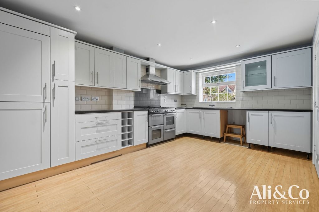 Property photo 2 of 34