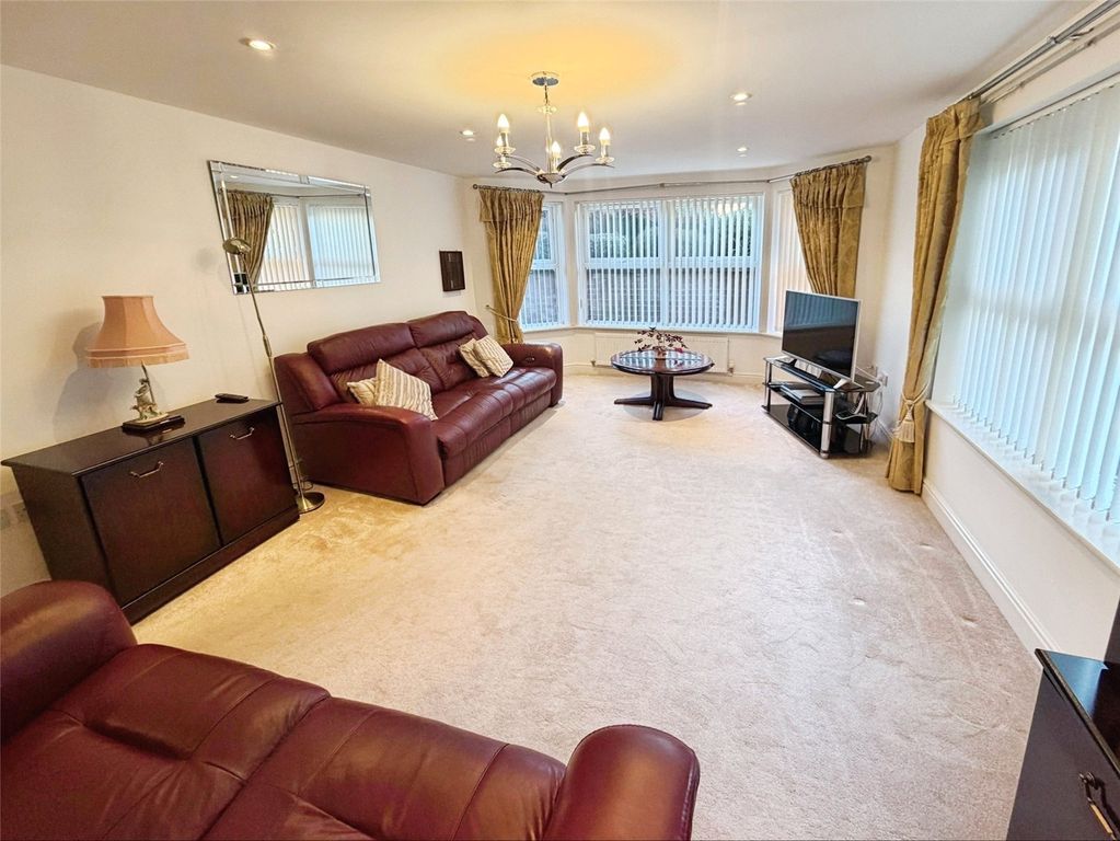 Property photo 2 of 12 Lounge