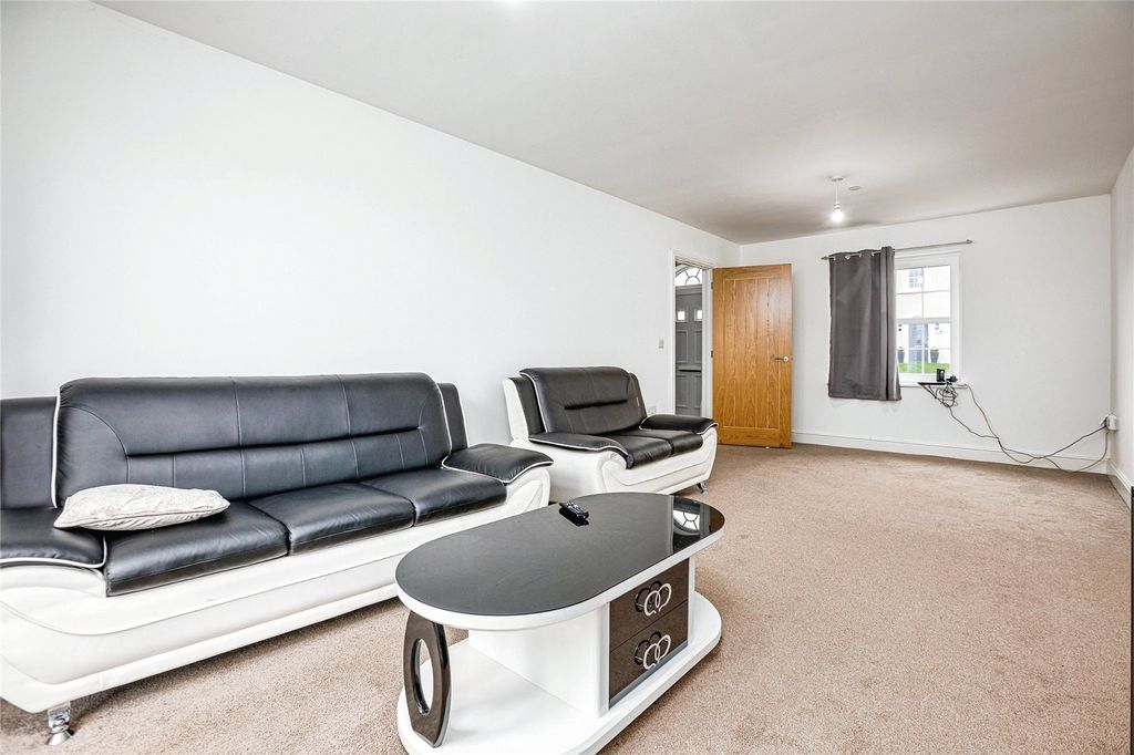 Property photo 3 of 19 Picture No. 04