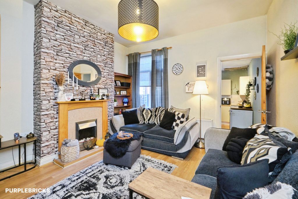 Property photo 2 of 27