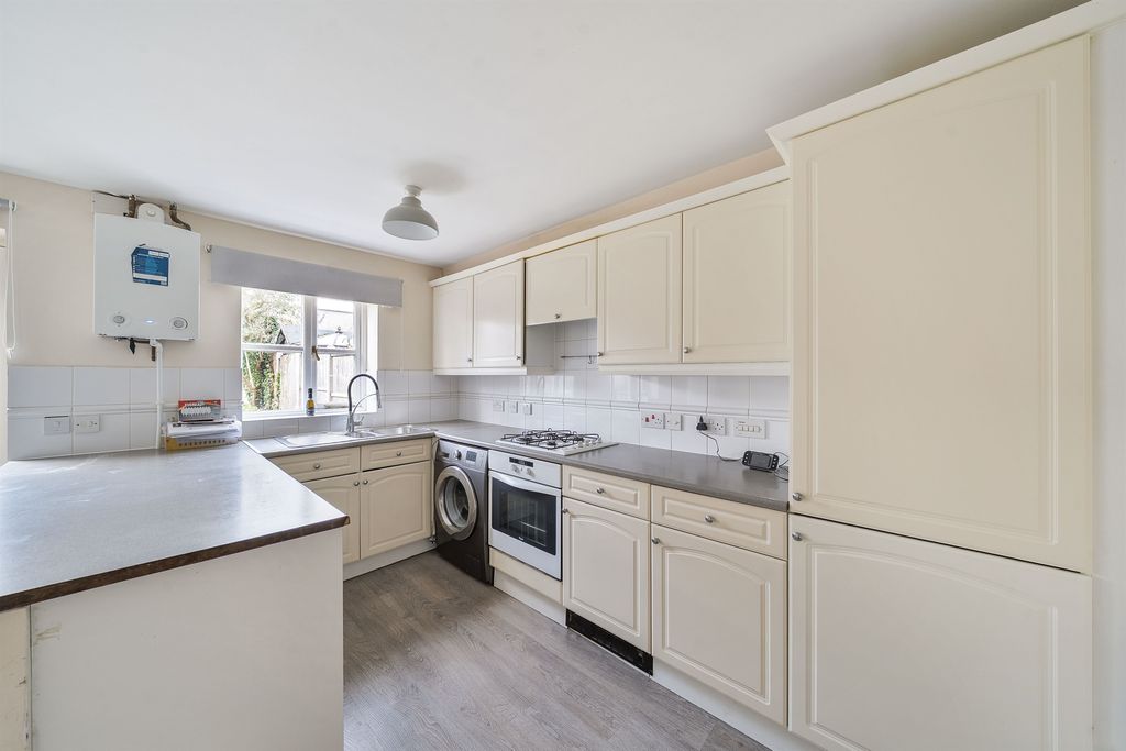 Property photo 3 of 21