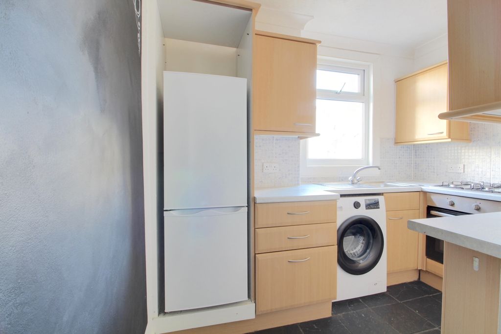 Property photo 2 of 7 Kitchen