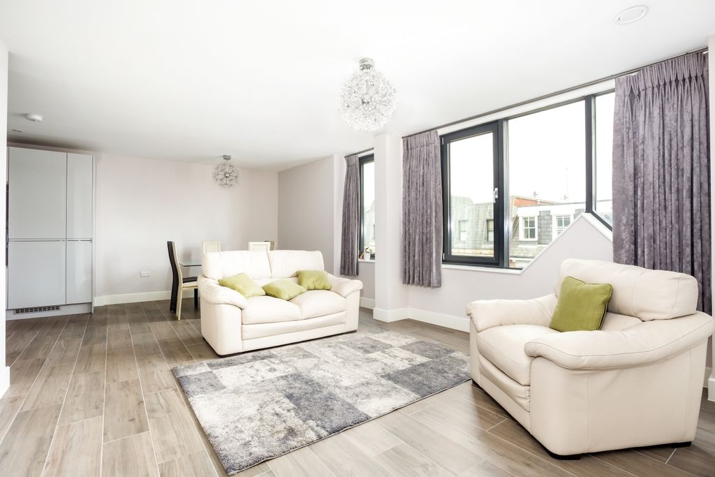 Property photo 3 of 11 1