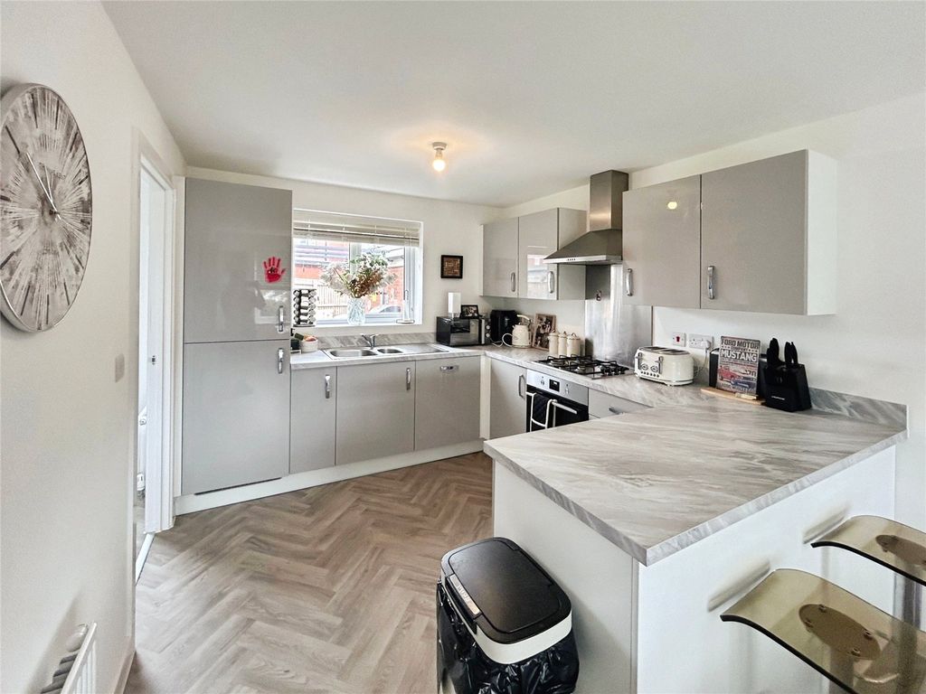 Property photo 2 of 21 Kitchen/Diner