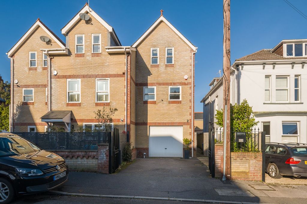 Property photo 3 of 21