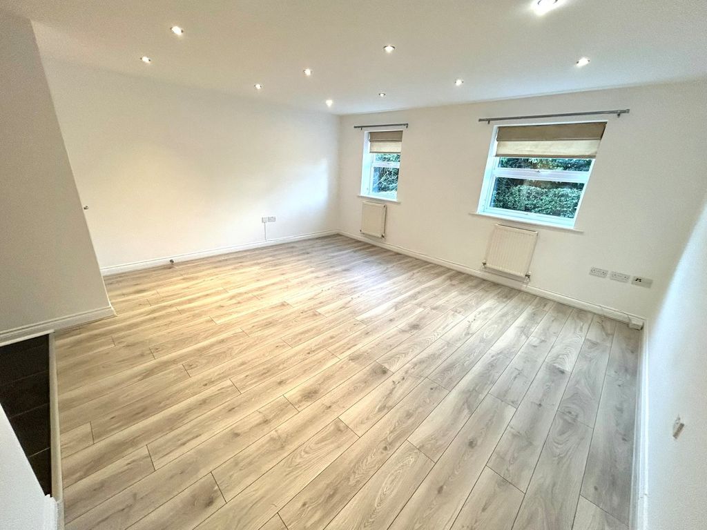 Property photo 3 of 12 Picture No. 11
