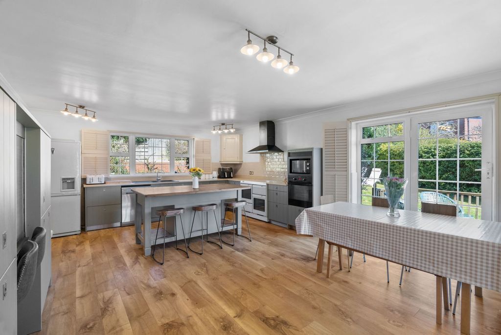 Property photo 3 of 32