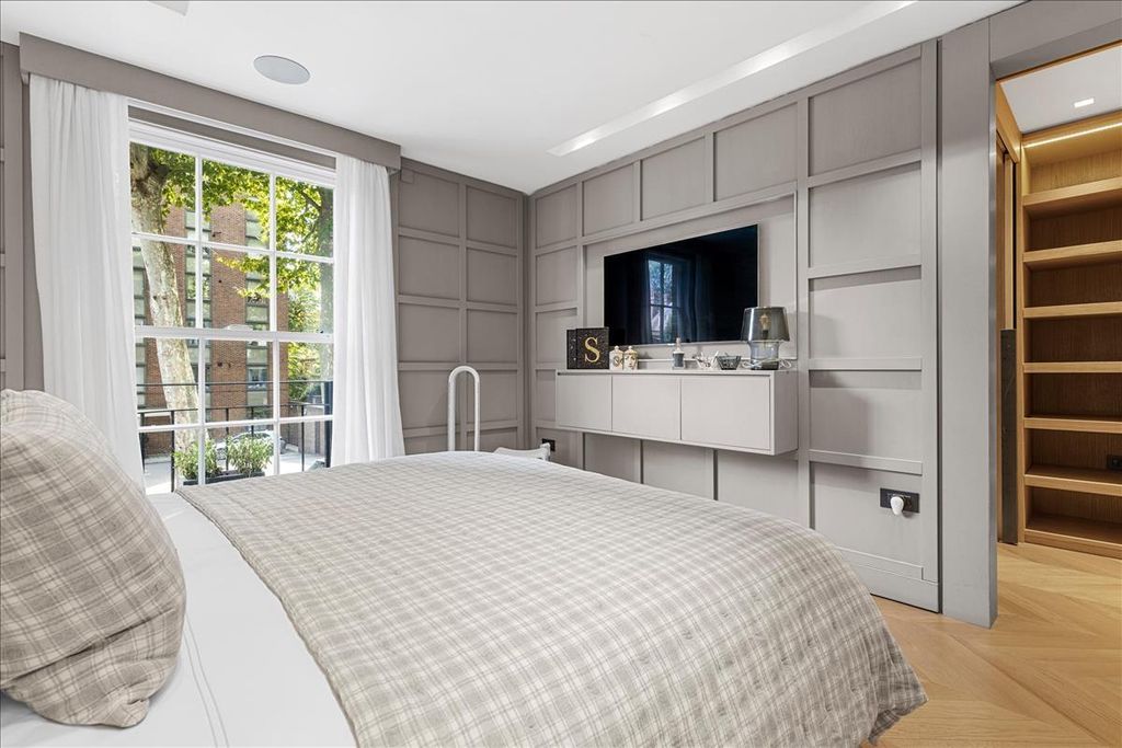 Vicarage Gate, London W8 photo 5