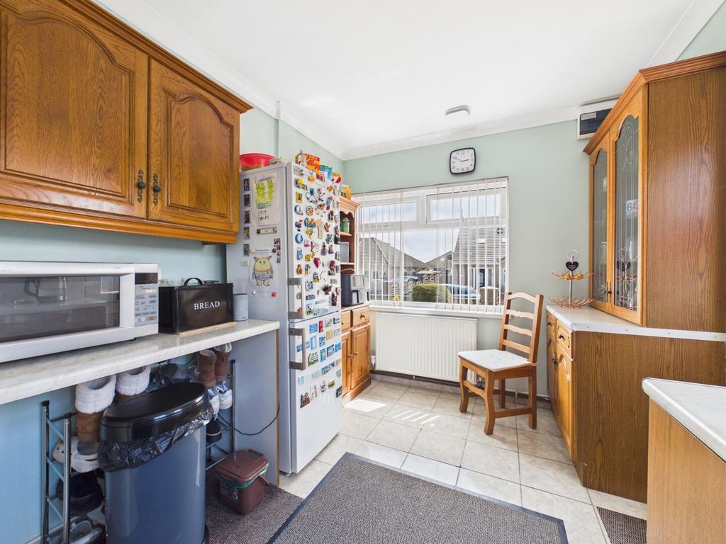 Property photo 2 of 12 Kitchen