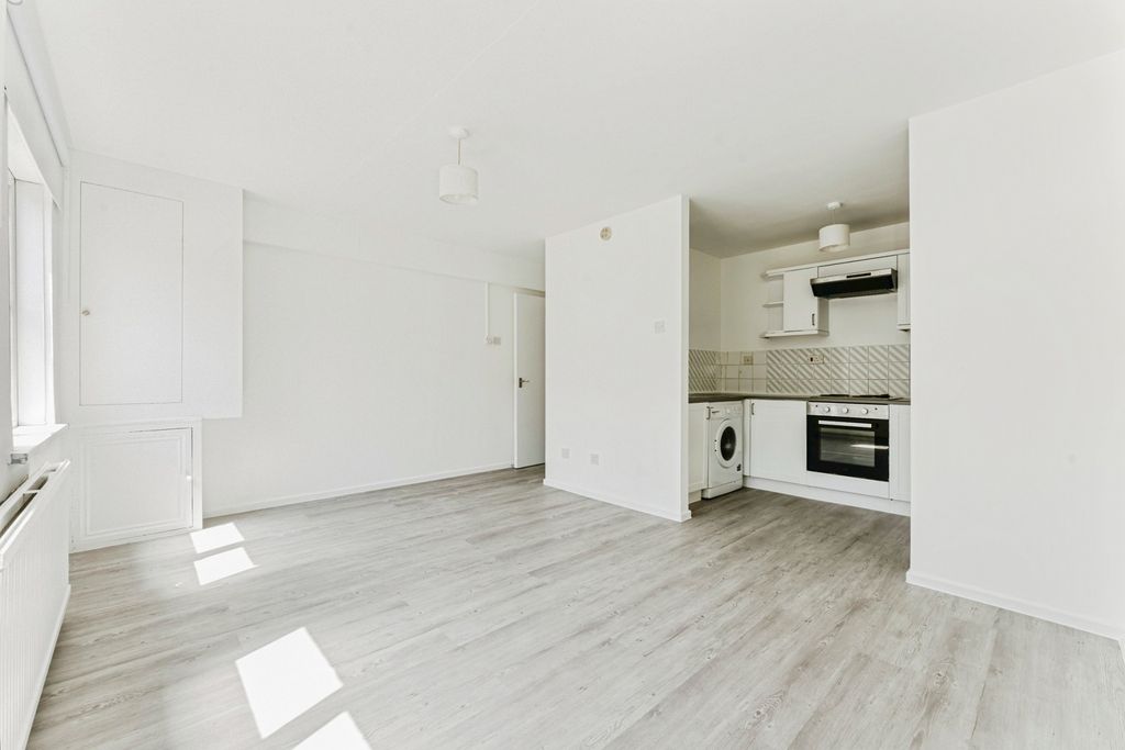 Property photo 1 of 9 Reception/Kitchen