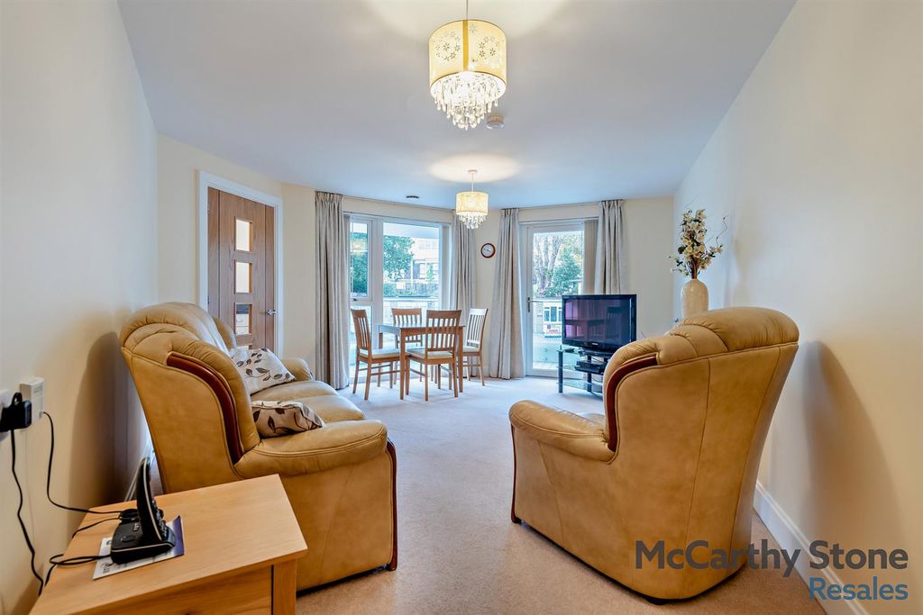 Property photo 2 of 40 8627822-Interior15-800.Jpg