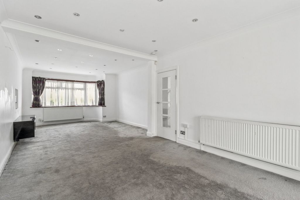 Property photo 2 of 21