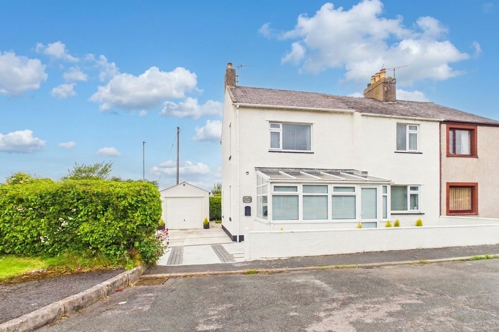 Property photo 2 of 33