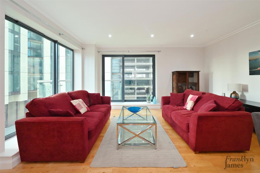 Property photo 2 of 16 Discovery Dock Apartments East.Jpg