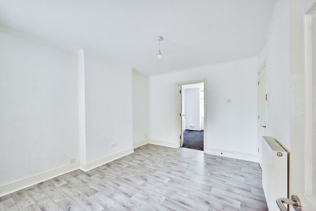 Property photo 3 of 21 Pbox-Img.Jpg