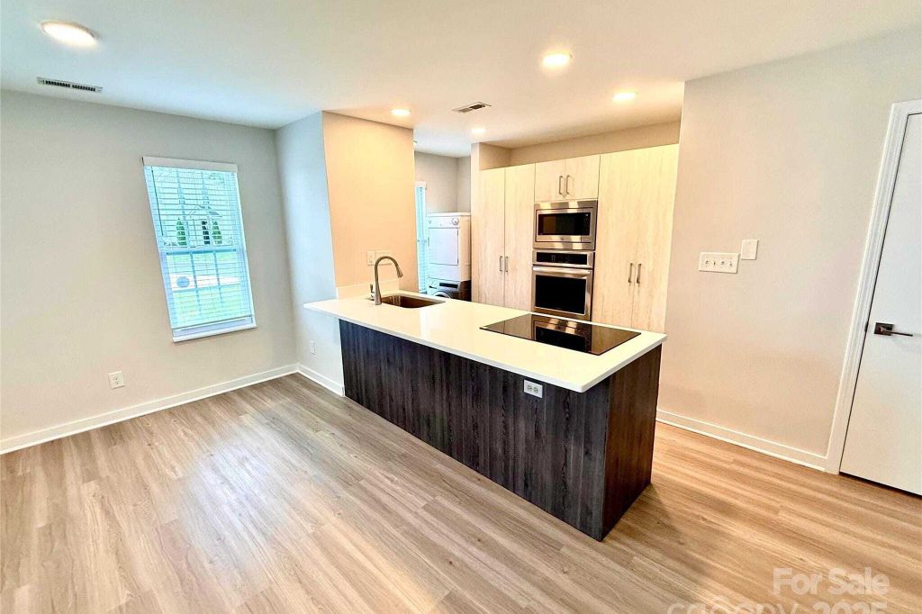 Property photo 3 of 32 <Alttext/>
