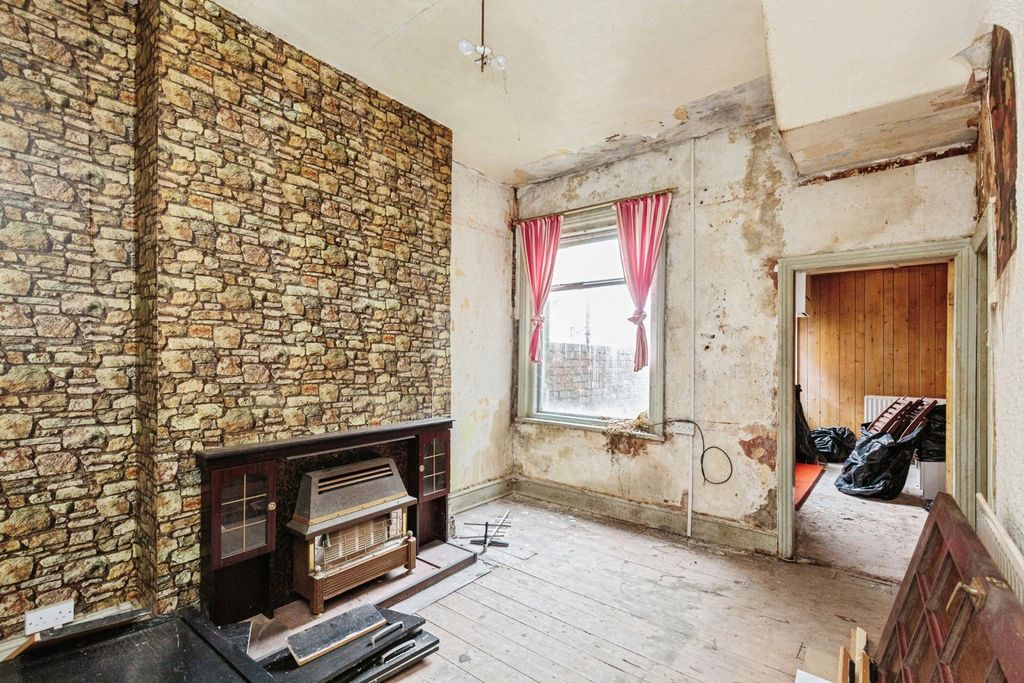 Property photo 3 of 12 Pbox-Img.Jpg