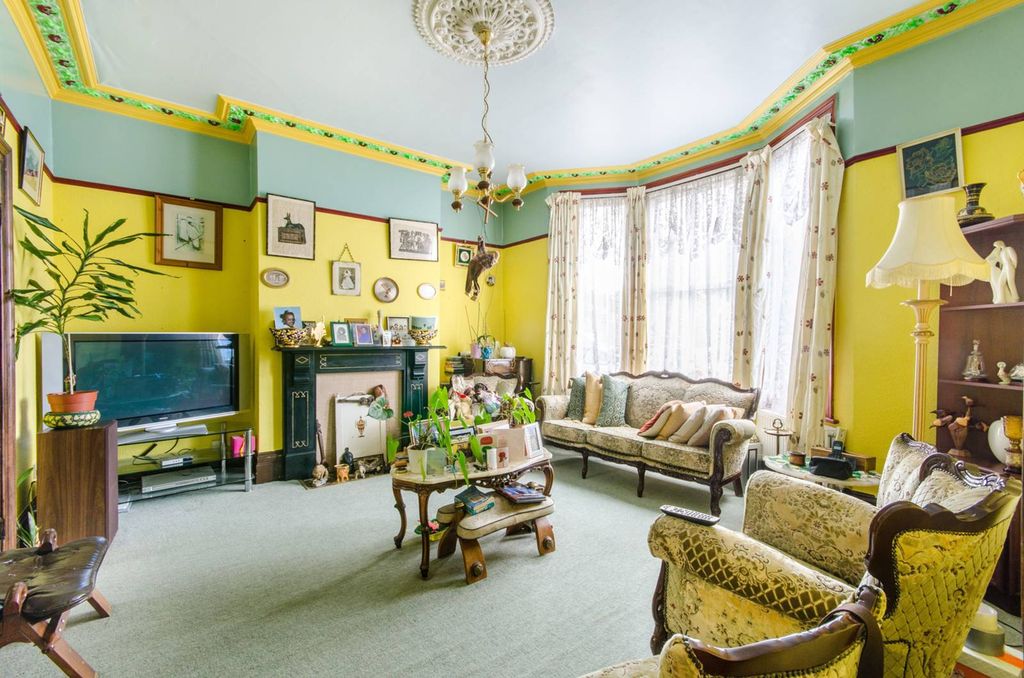 Property photo 1 of 6