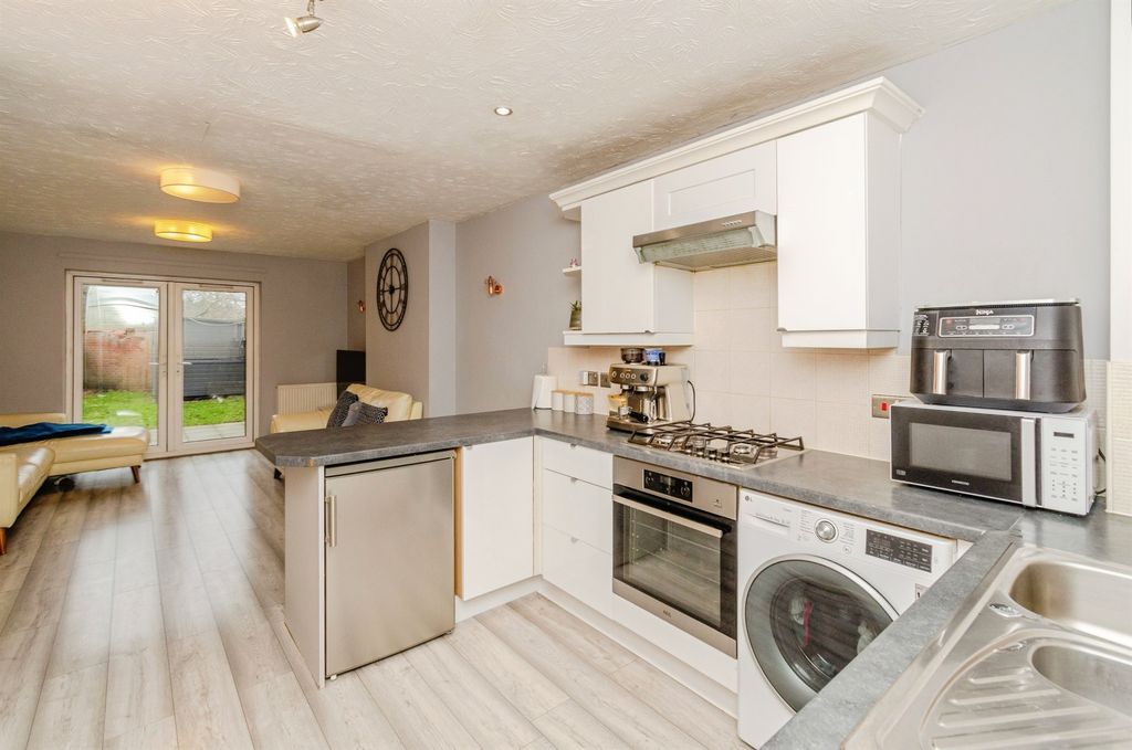 Property photo 2 of 17