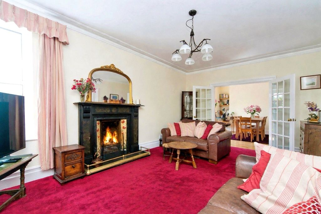 Property photo 2 of 34 Picture No. 37