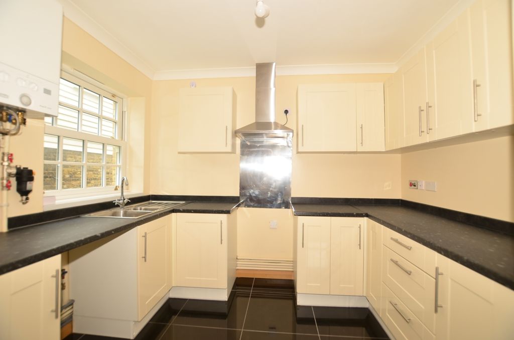 Property photo 2 of 6 Kitchen