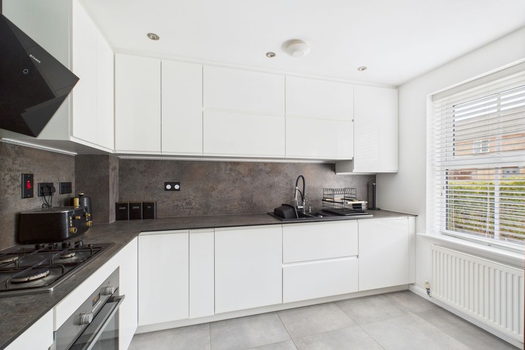 Property photo 2 of 14 Kitchen