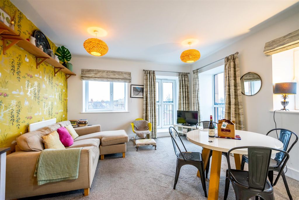 Property photo 2 of 10 The Walk-9.Jpg