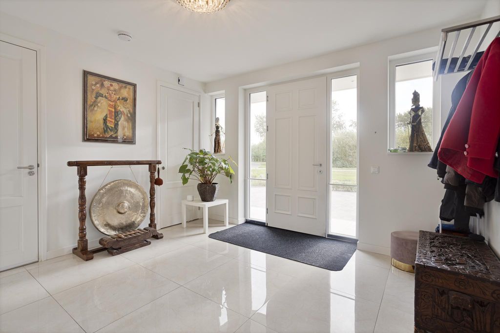 Property photo 3 of 49