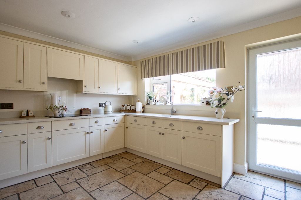 Property photo 3 of 29 5168574