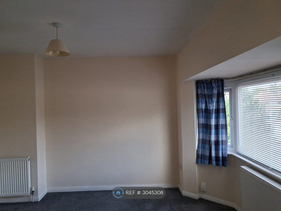 Property photo 2 of 14 Living Room
