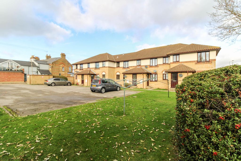 Property photo 1 of 8 Front (Exterior)