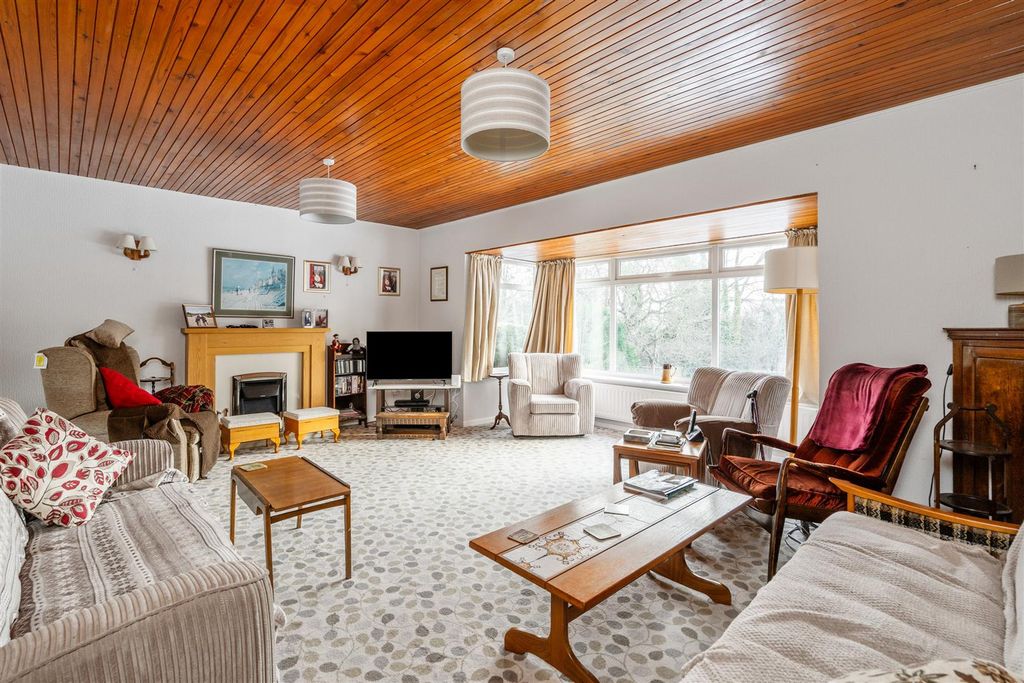 Property photo 3 of 13 96 Broadway Avenue_9.Jpg