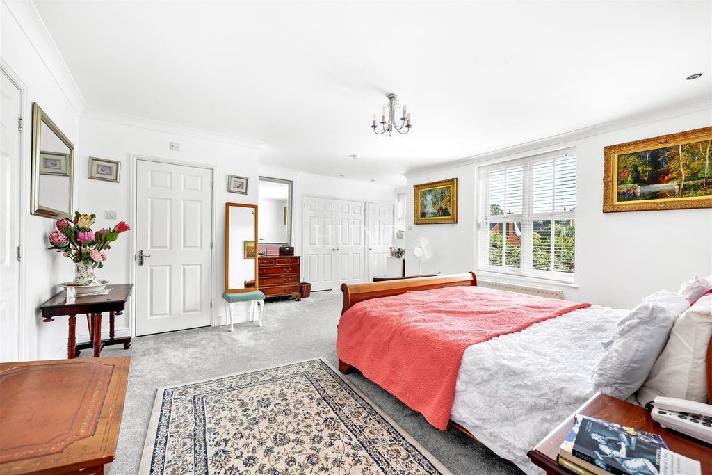Property photo 1 of 31
