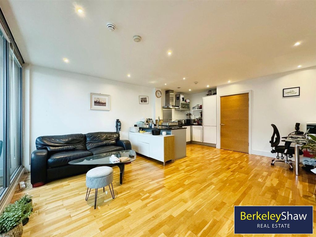 Property photo 3 of 15 Kitchen/Living (2)