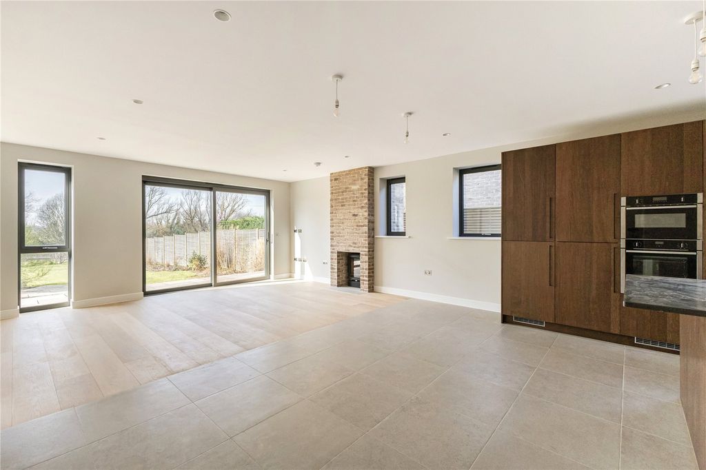 Property photo 3 of 10 Reception/Kitchen