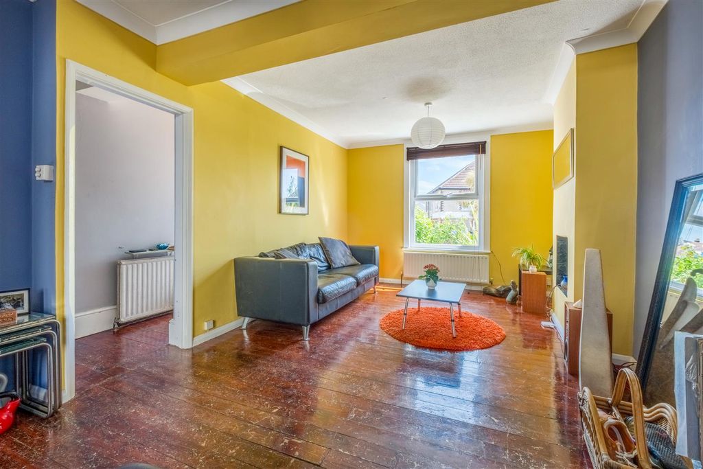 Property photo 2 of 13 89 Abinger Road-4.Jpg
