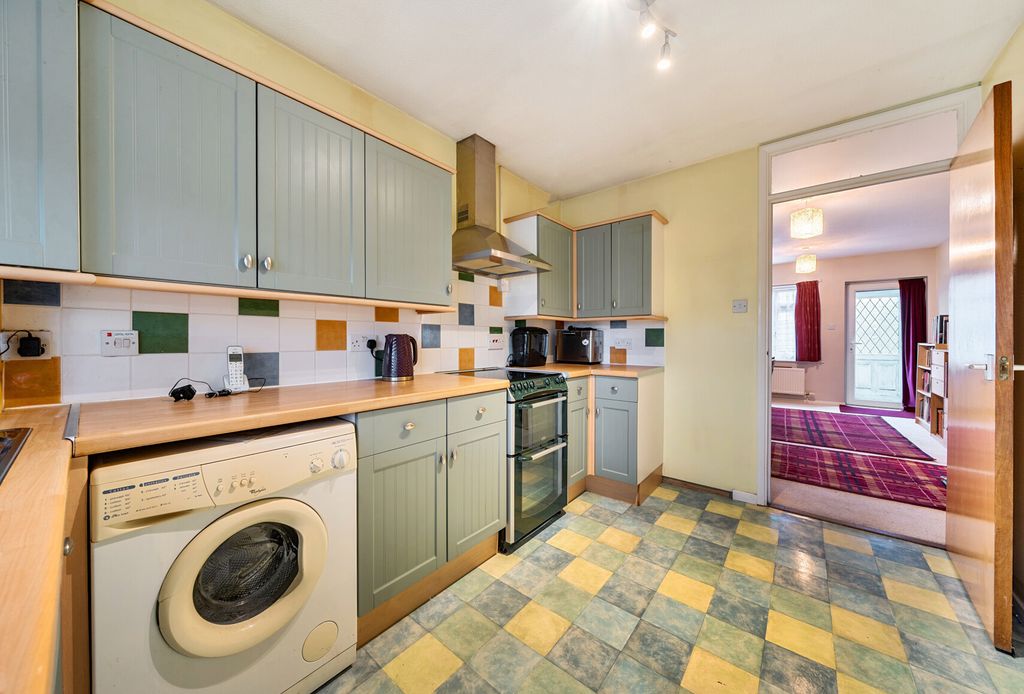 Property photo 2 of 18 1407144-11-698Db5...