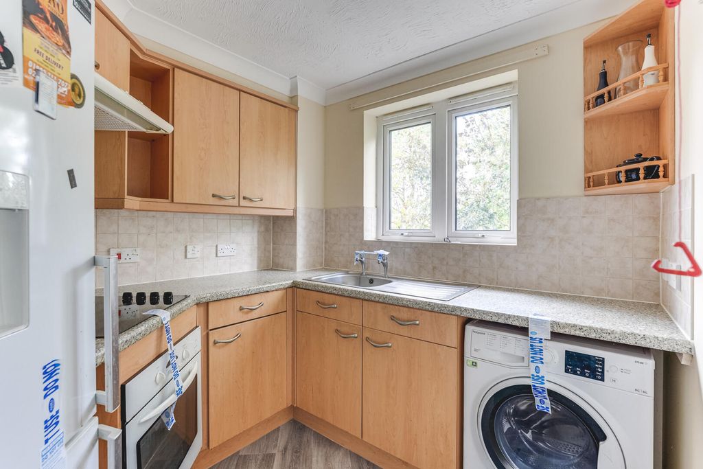 Property photo 2 of 16 Kitchen