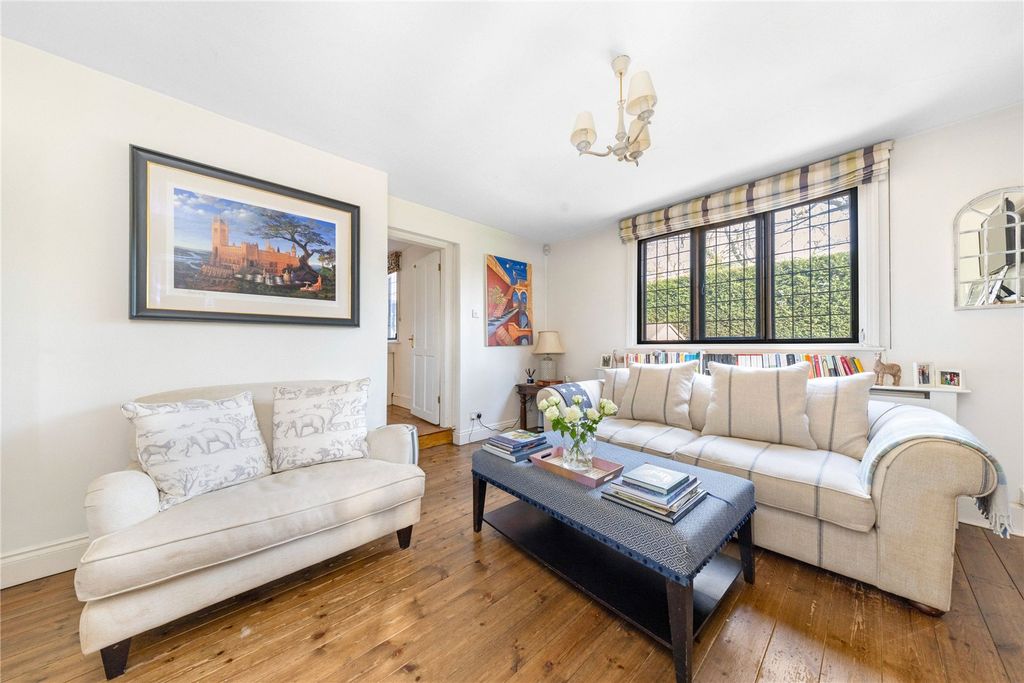 Property photo 2 of 17 Sitting Room