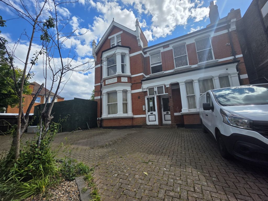 Property photo 1 of 28 Beautiful One Bedroom Flat