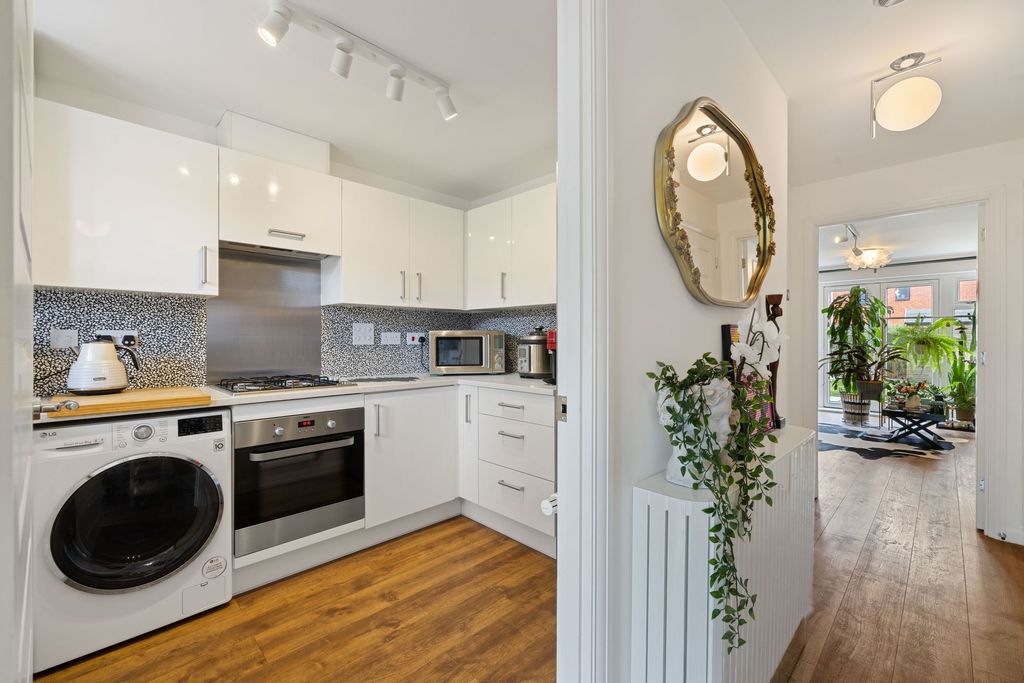 Property photo 2 of 23