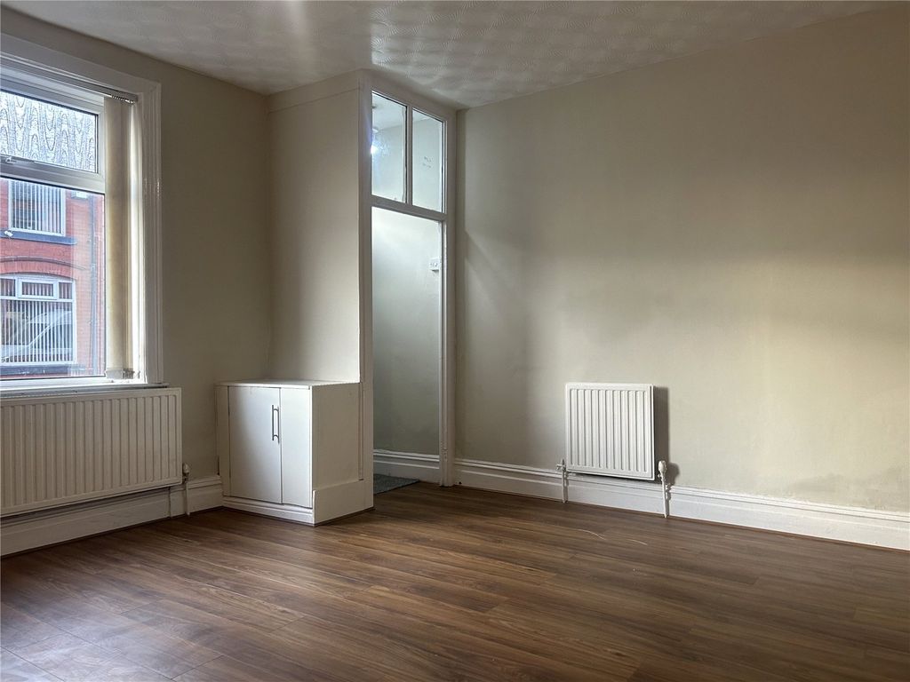 Property photo 3 of 13 Lounge